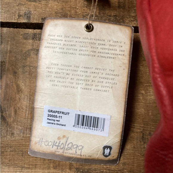 GRAPEFRUIT | Racing red | Aunts & Uncles - Picture 4 of 10